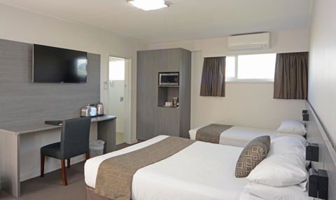 Bridge Hotel - South Australia Travel 3