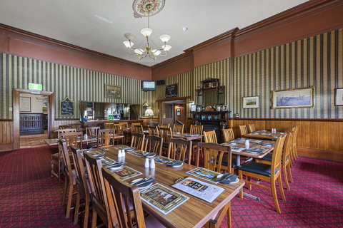 Empire Hotel Queenstown - South Australia Travel 13