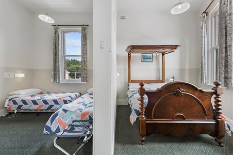 Empire Hotel Queenstown - South Australia Travel 11