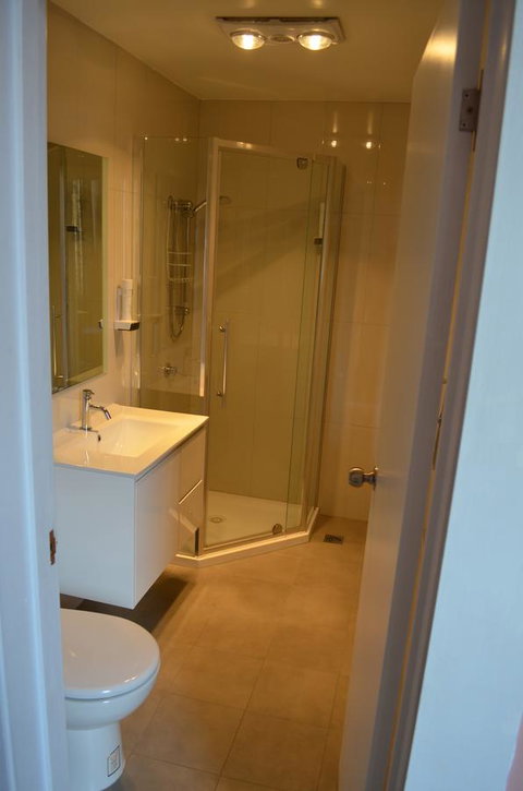 Empire Hotel Queenstown - South Australia Travel 5