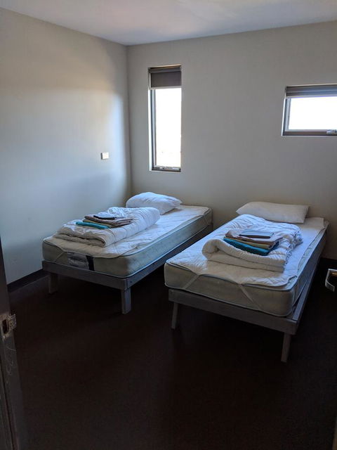 Swansea Backpacker Lodge - South Australia Travel 1