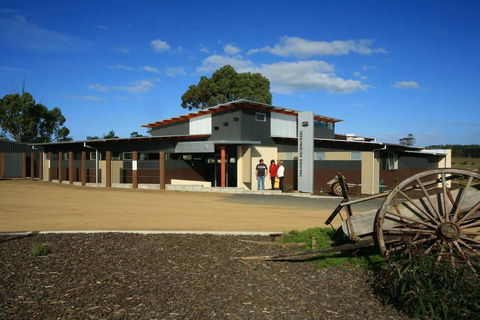 Swansea Backpacker Lodge - South Australia Travel 0