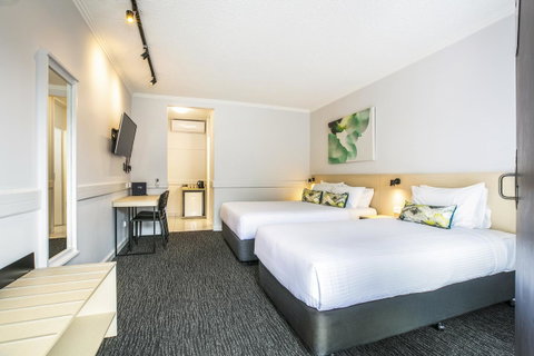 Nightcap At Matthew Flinders Hotel - South Australia Travel 0