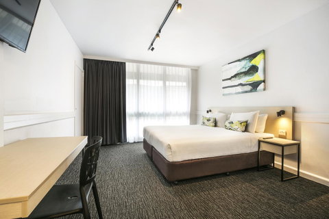 Nightcap At Matthew Flinders Hotel - South Australia Travel 1