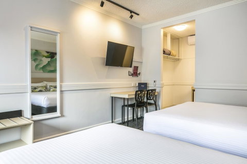 Nightcap At Matthew Flinders Hotel - South Australia Travel 12
