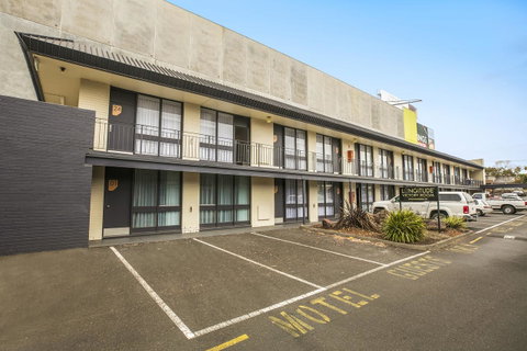 Nightcap At Matthew Flinders Hotel - South Australia Travel 30