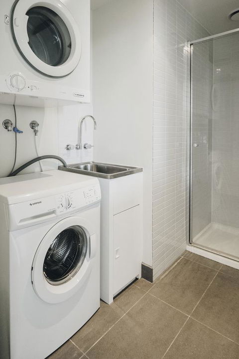 Mono Apartments On Franklin Street - South Australia Travel 20