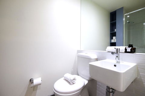 Mono Apartments On Franklin Street - South Australia Travel 23