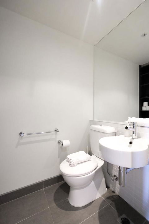 Mono Apartments On Franklin Street - South Australia Travel 11