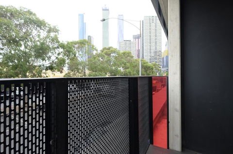 Mono Apartments On Franklin Street - South Australia Travel 4