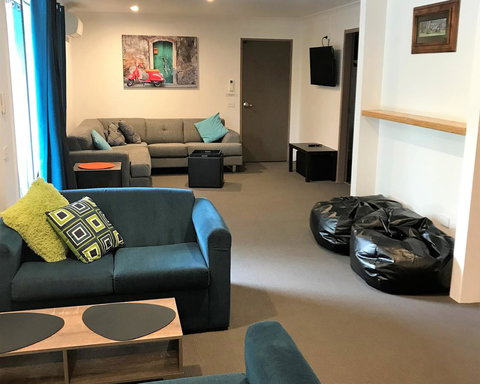 Snow View Holiday Units - South Australia Travel 12