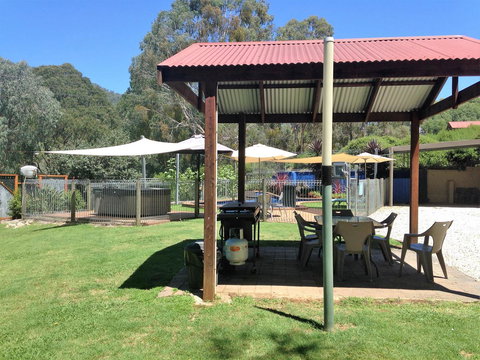 Snow View Holiday Units - South Australia Travel 7