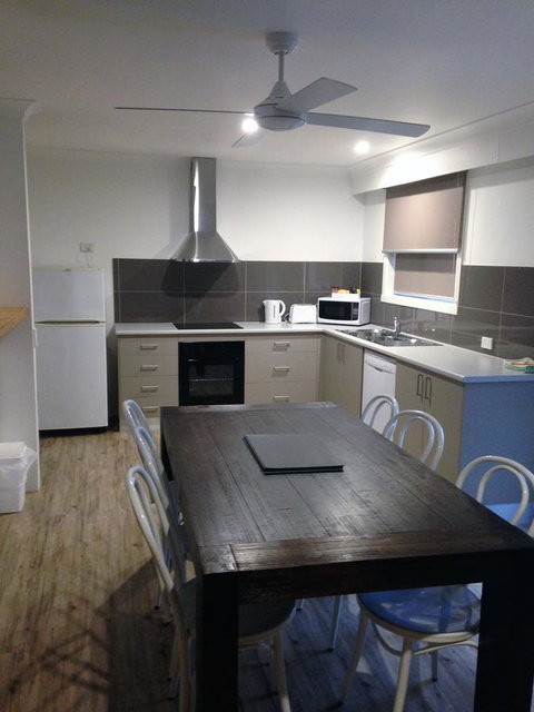 Snow View Holiday Units - South Australia Travel 15