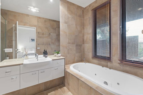 Ocean View Treetops Retreat - South Australia Travel 13