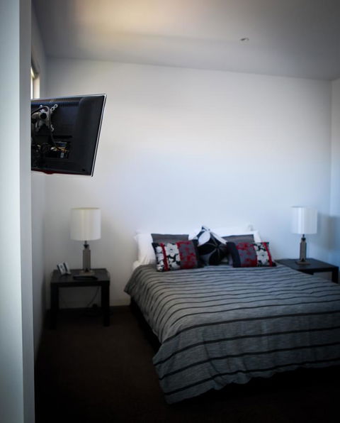Battery Cove Beach Front Apartment - South Australia Travel 9