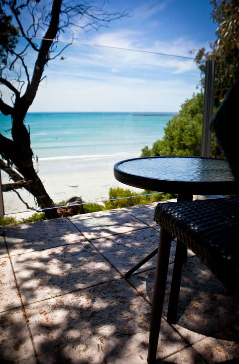 Battery Cove Beach Front Apartment - South Australia Travel 5