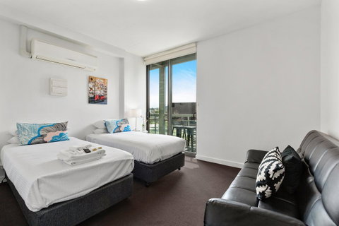 Docklands Private Collection - City Harbour Apartments - South Australia Travel 11