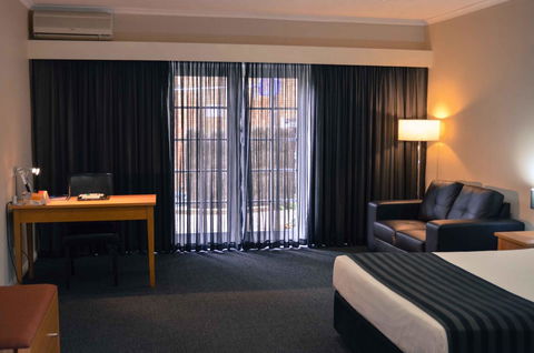 Quality Hotel Melbourne Airport - South Australia Travel 13