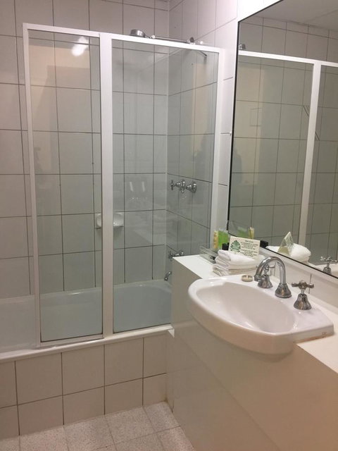 Eltham Gateway Hotel & Conference Centre - South Australia Travel 24