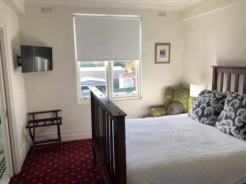 The Corner Hotel Alexandra - South Australia Travel 1