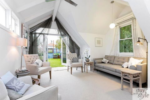 The Gatehouse - Light Filled Cottage In The Leafy Suburb Of Hawthorn - South Australia Travel 1