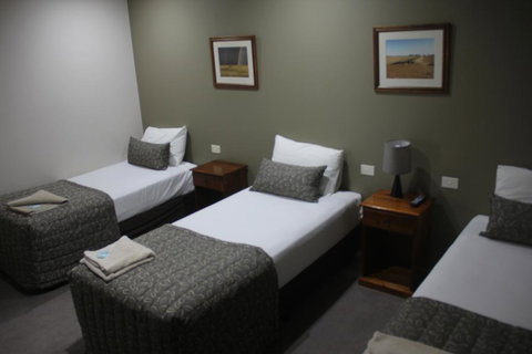 The Saltbush Motor Inn - South Australia Travel 2