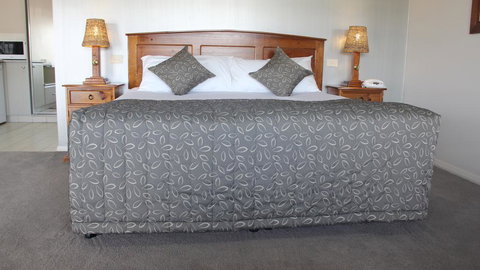 The Saltbush Motor Inn - South Australia Travel 0