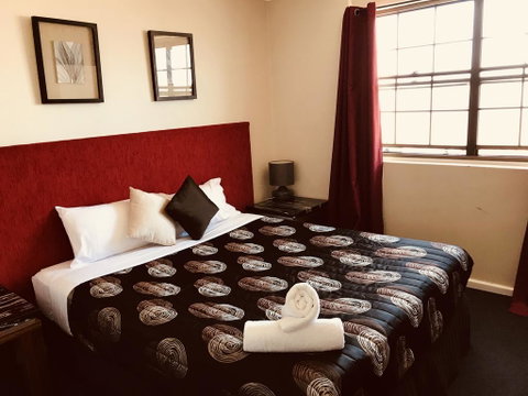 The Shamrock Hotel - South Australia Travel 0