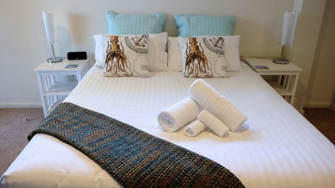 THE TIN SHED Couples Accommodation At Bay Of Fires - South Australia Travel 0
