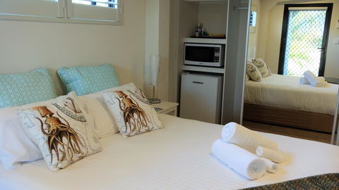 THE TIN SHED Couples Accommodation At Bay Of Fires - South Australia Travel 3