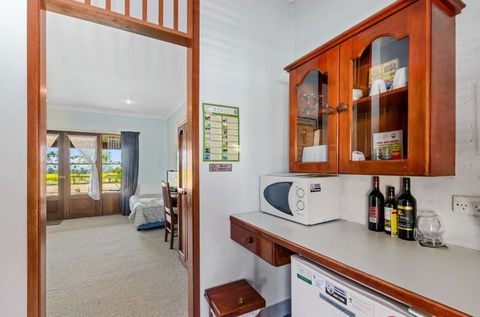 The Vineyard Motel - South Australia Travel 1