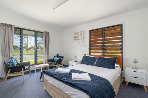 Tin Can Bay's Sleepy Lagoon Motel - South Australia Travel 1