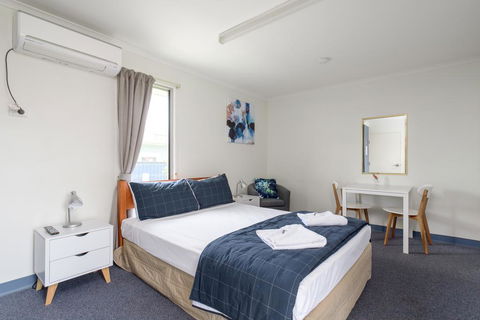 Tin Can Bay's Sleepy Lagoon Motel - South Australia Travel 2