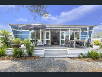 Toot Toot  50s Classic Beach House with Bungalow