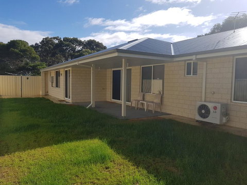 Towncrackers Guest House - South Australia Travel 1