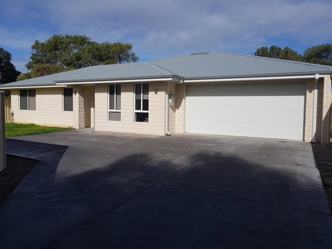 Towncrackers Guest House - South Australia Travel 0