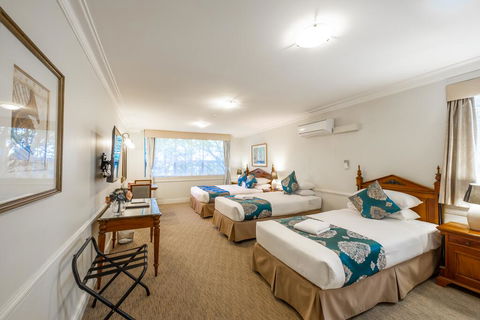 Twin Towers Inn - South Australia Travel 1