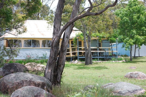 Twisted Gum Vineyard Cottage - South Australia Travel 0