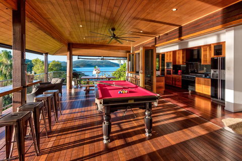 Uisce Luxury Holiday House With Jacuzzi Pool Table Cinema Premium Foxtel And Two Buggies - South Australia Travel 3