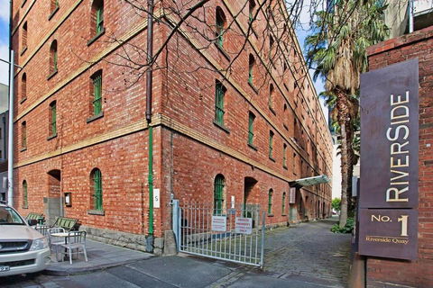 Ultra-chic Top Floor New York Style Loft Apartment - South Australia Travel 0