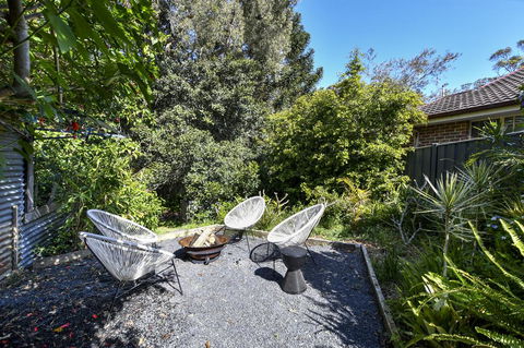 UMINA BEACH KOKOMO- Walk To The Beach, FAMILY And PET FRIENDLY Set Of 3 Vintage Original Holiday Flats & Vintage Caravan And Bat - South Australia Travel 3