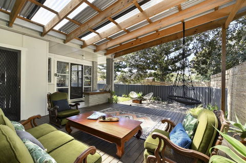 UMINA BEACH KOKOMO- Walk To The Beach, FAMILY And PET FRIENDLY Set Of 3 Vintage Original Holiday Flats & Vintage Caravan And Bat - South Australia Travel 2