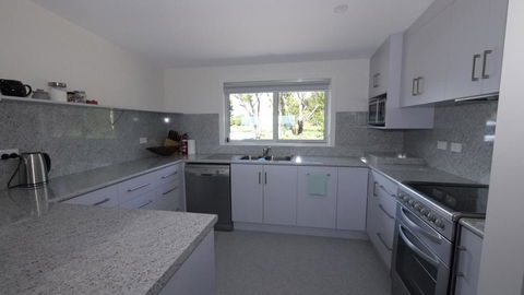 Umtali Beach House - South Australia Travel 0