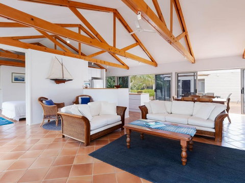 Unit 1 44 Danalene Pde Fantastic Waterfront Property With Air Con - South Australia Travel 1