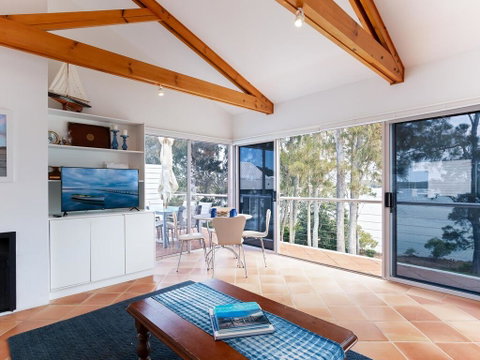Unit 1 44 Danalene Pde Fantastic Waterfront Property With Air Con - South Australia Travel 3