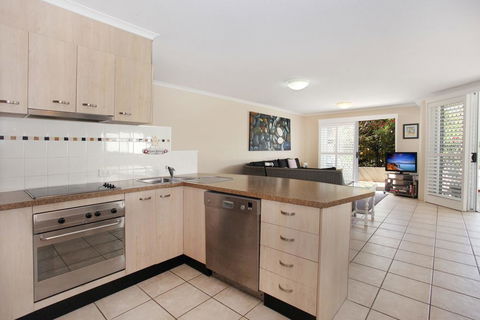 Unit 3, On The Park, 22 Frank Street Coolum Beach, 400 BOND, LINEN INCLUDED - South Australia Travel 2