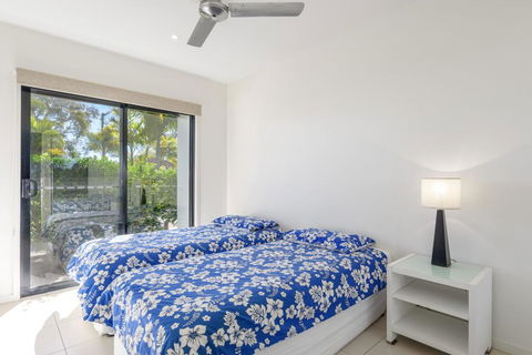 Unit 5 Rainbow Surf - Modern, Double Storey Townhouse With Large Shared Pool, Close To Beach And Shop - South Australia Travel 3