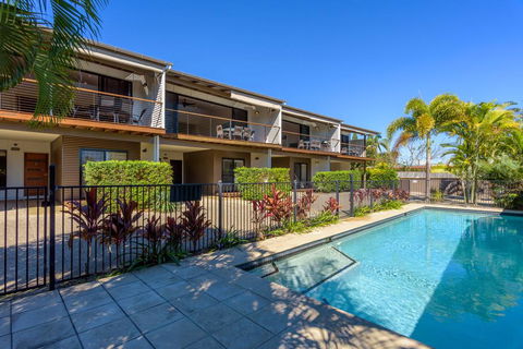 Unit 5 Rainbow Surf - Modern, Double Storey Townhouse With Large Shared Pool, Close To Beach And Shop - South Australia Travel 2