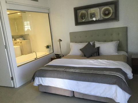 Upmarket Resort At Oracle Broadbeach URGC - South Australia Travel 3