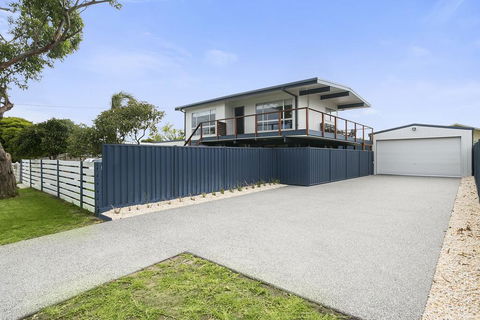 Upstairs Cottage On Beachurst - South Australia Travel 1